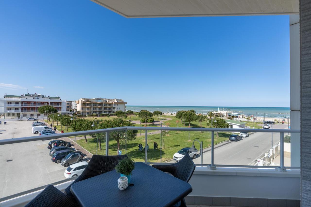Апарт отель Residenze Roscioli Розето-дельи-Абруцци Экстерьер фото